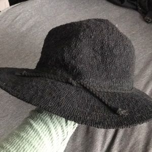 Kendall & Kylie black beach hat
